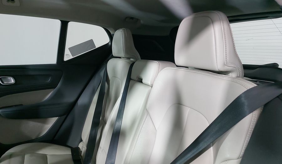 Volvo Xc40 2.0 T4 MOMENTUM AUTO Suv 2021