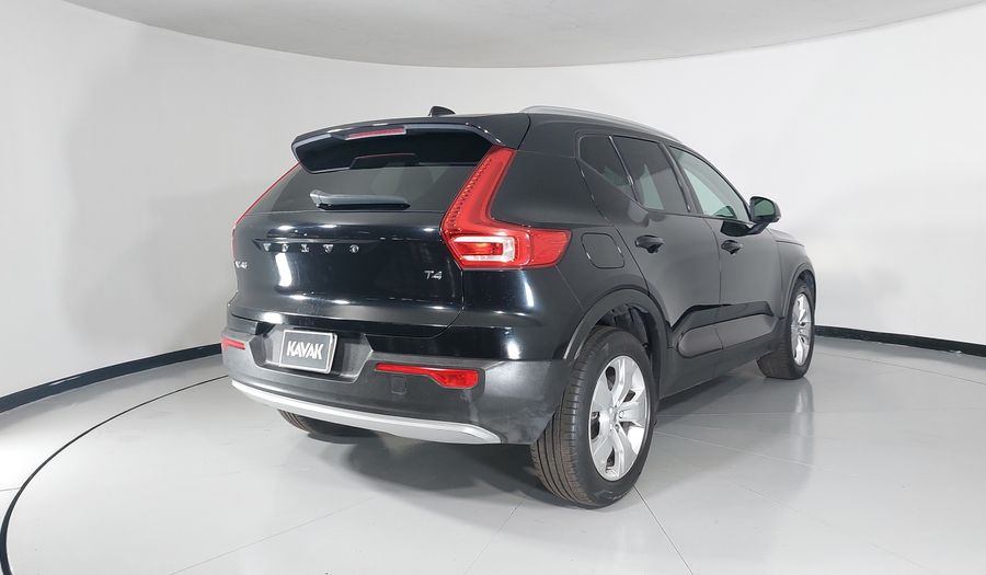 Volvo Xc40 2.0 T4 MOMENTUM AUTO Suv 2021