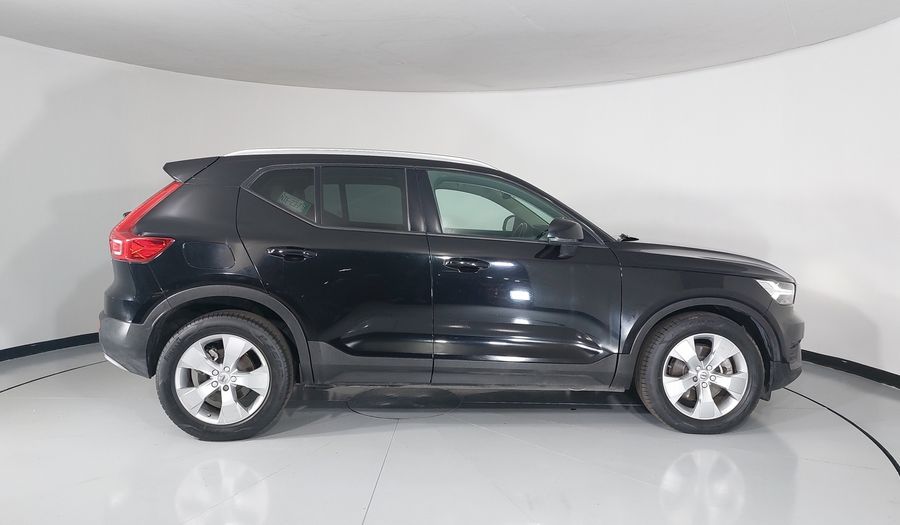 Volvo Xc40 2.0 T4 MOMENTUM AUTO Suv 2021