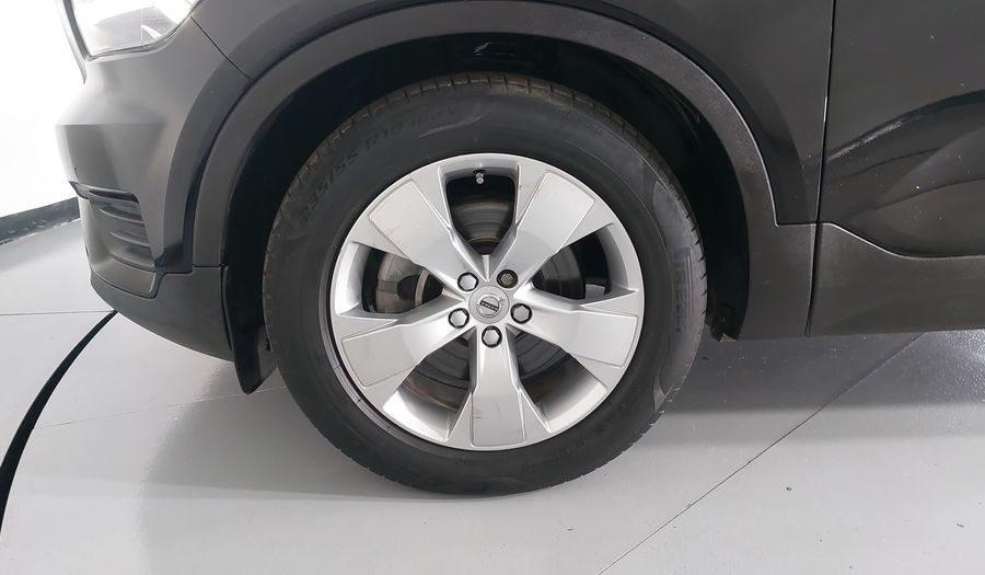 Volvo Xc40 2.0 T4 MOMENTUM AUTO Suv 2021