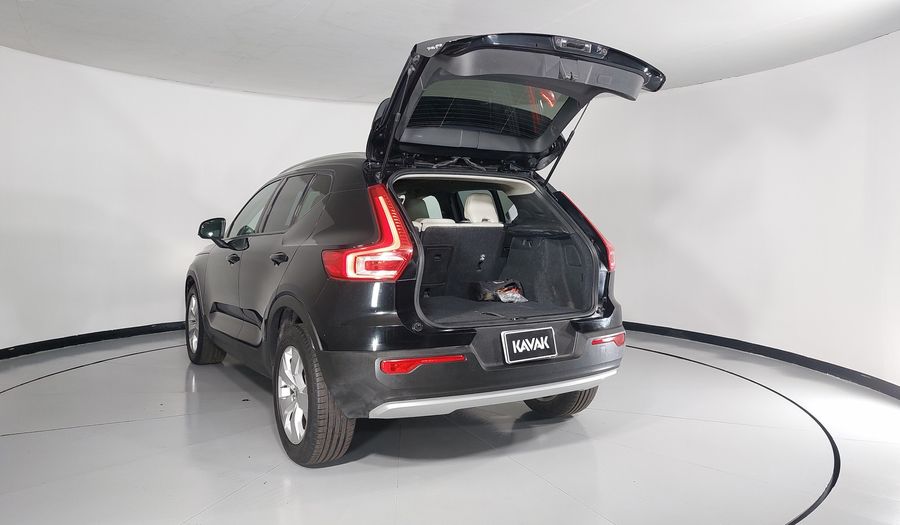 Volvo Xc40 2.0 T4 MOMENTUM AUTO Suv 2021