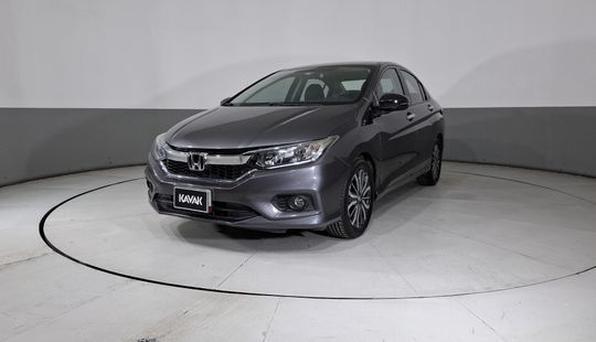 2018 • 83,000 km • Automático