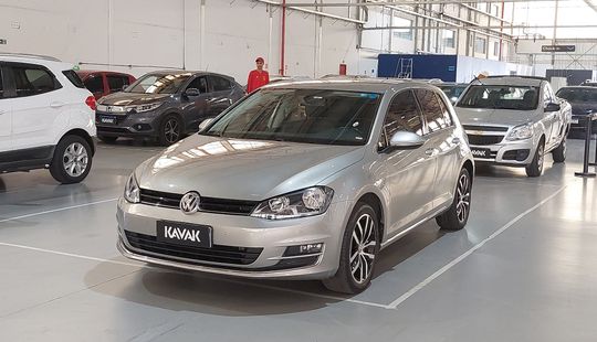 Volkswagen • Golf
