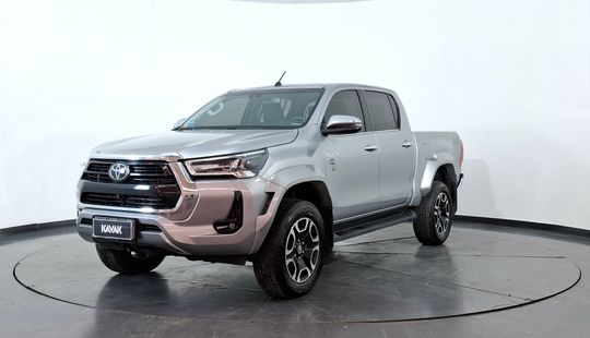 Toyota • Hilux