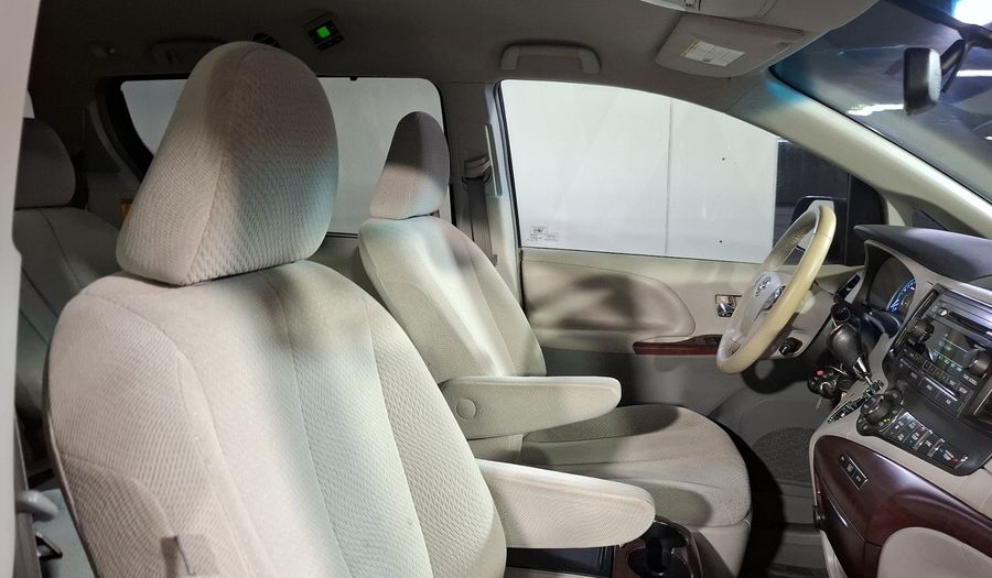 Toyota Sienna 3.5 XLE AT Minivan 2014