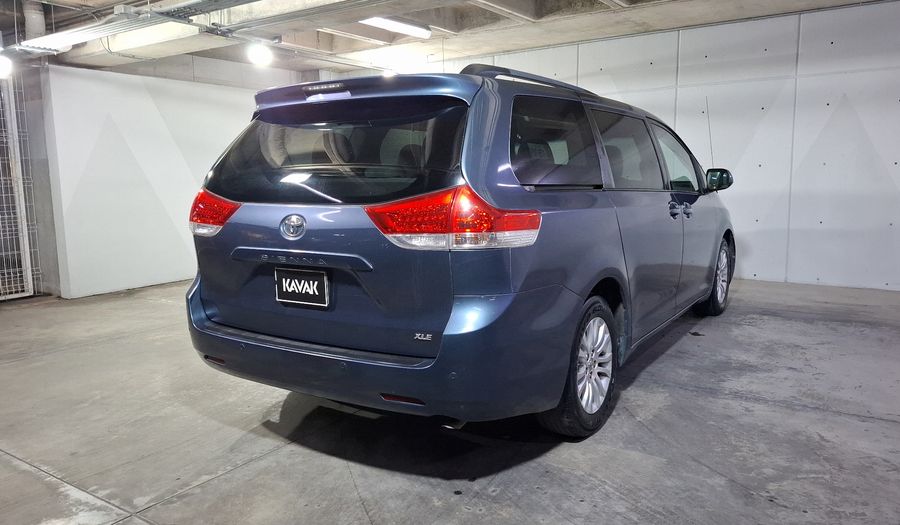 Toyota Sienna 3.5 XLE AT Minivan 2014