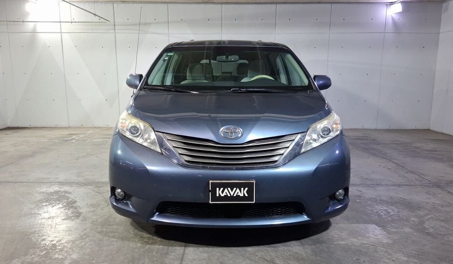 Toyota Sienna 3.5 XLE AT Minivan 2014