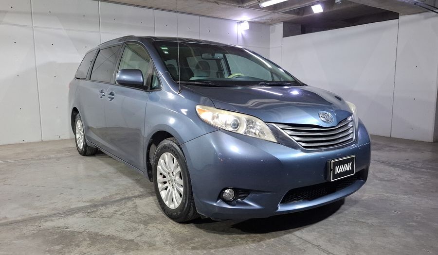 Toyota Sienna 3.5 XLE AT Minivan 2014
