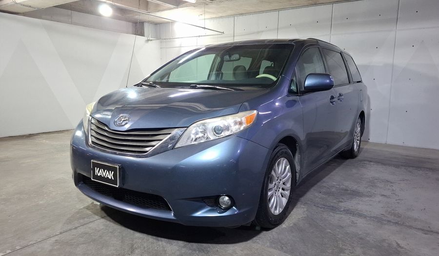 Toyota Sienna 3.5 XLE AT Minivan 2014