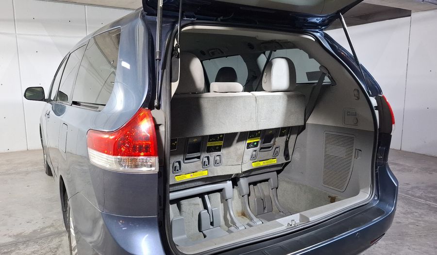 Toyota Sienna 3.5 XLE AT Minivan 2014