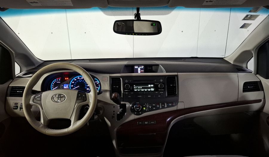 Toyota Sienna 3.5 XLE AT Minivan 2014
