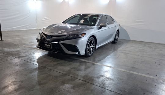 Toyota • Camry