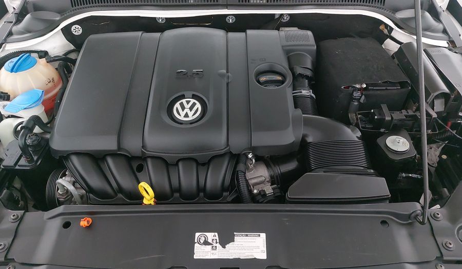 Volkswagen Jetta 2.5 SPORT PAQ WELTRADIO TECHO TIPTRONIC Sedan 2013