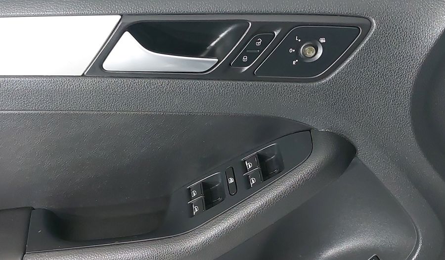 Volkswagen Jetta 2.5 SPORT PAQ WELTRADIO TECHO TIPTRONIC Sedan 2013