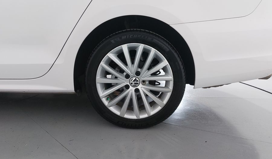 Volkswagen Jetta 2.5 SPORT PAQ WELTRADIO TECHO TIPTRONIC Sedan 2013