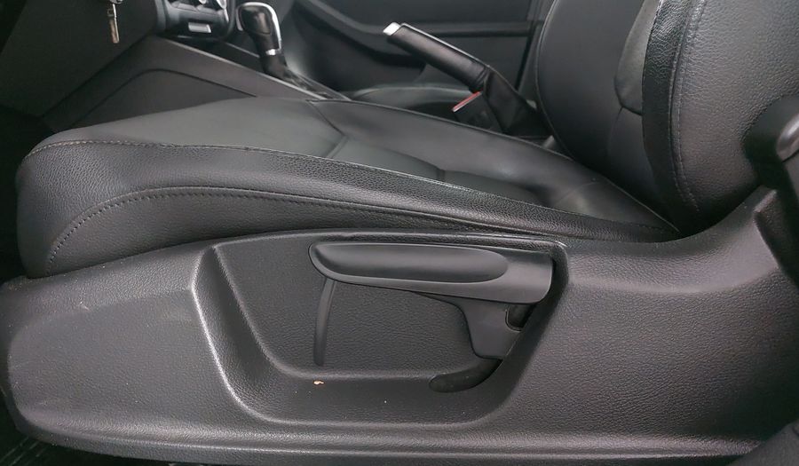 Volkswagen Jetta 2.5 SPORT PAQ WELTRADIO TECHO TIPTRONIC Sedan 2013