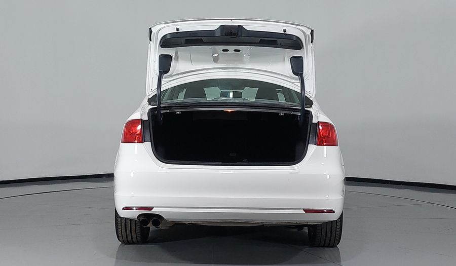 Volkswagen Jetta 2.5 SPORT PAQ WELTRADIO TECHO TIPTRONIC Sedan 2013