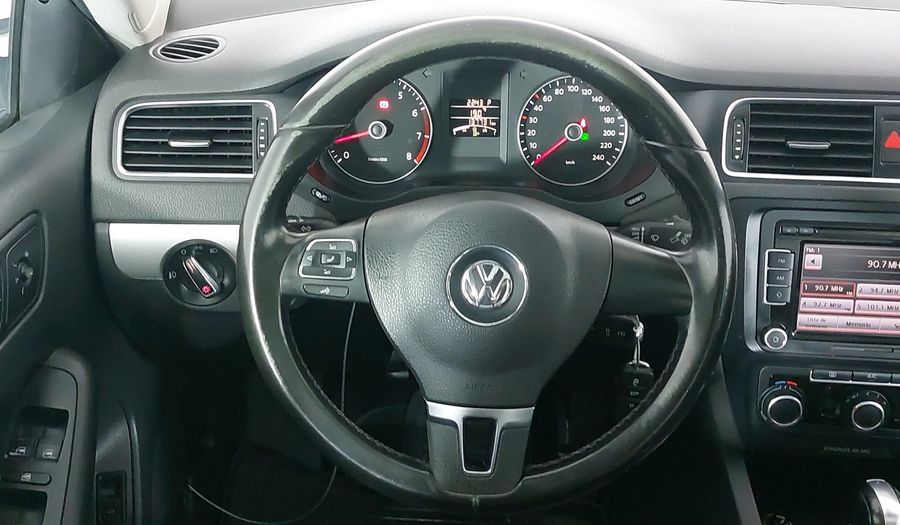 Volkswagen Jetta 2.5 SPORT PAQ WELTRADIO TECHO TIPTRONIC Sedan 2013