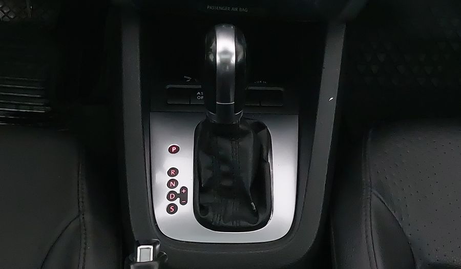 Volkswagen Jetta 2.5 SPORT PAQ WELTRADIO TECHO TIPTRONIC Sedan 2013