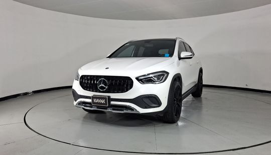 Mercedes Benz • Clase GLA