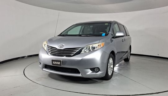 Toyota • Sienna