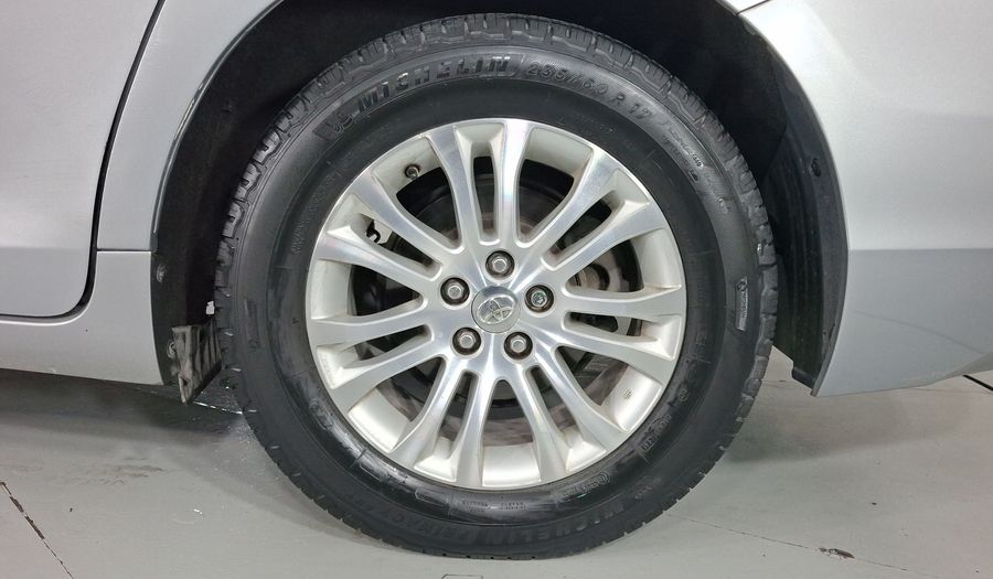 Toyota Sienna 3.5 XLE AT Minivan 2012