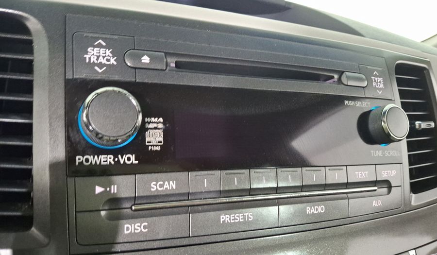 Toyota Sienna 3.5 XLE AT Minivan 2012
