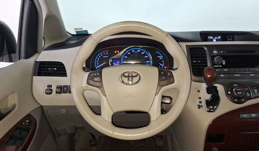 Toyota Sienna 3.5 XLE AT Minivan 2012