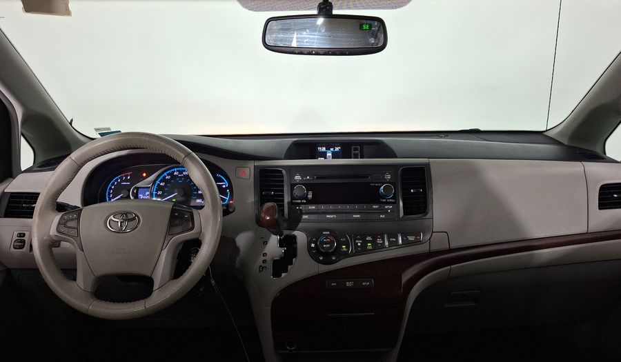 Toyota Sienna 3.5 XLE AT Minivan 2012