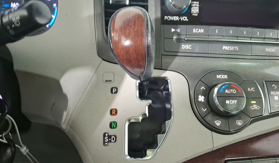 Toyota Sienna 3.5 XLE AT Minivan 2012