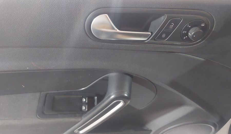 Volkswagen Beetle 2.5 TIPTRONIC Hatchback 2013