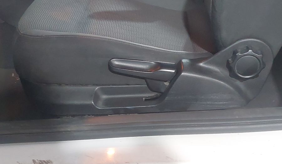 Volkswagen Beetle 2.5 TIPTRONIC Hatchback 2013