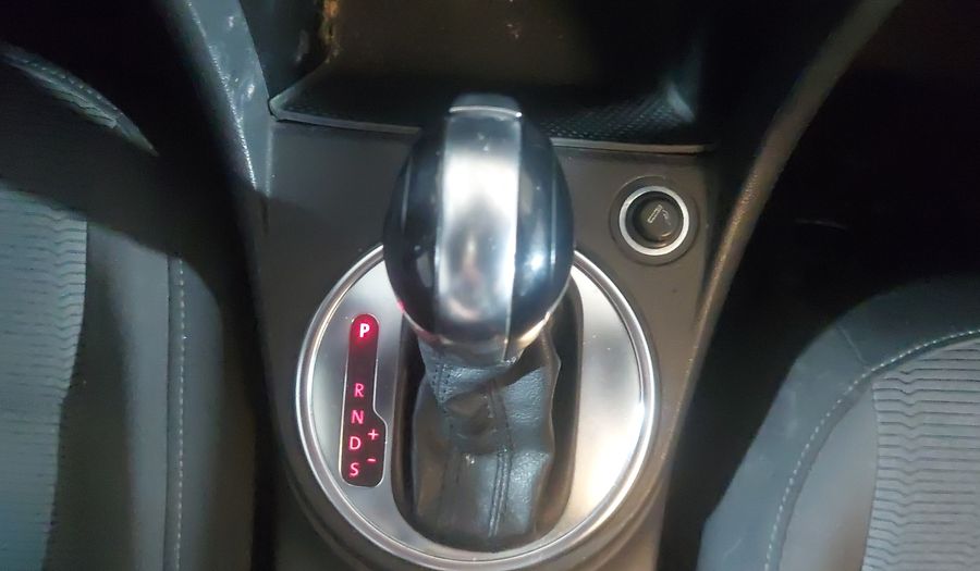 Volkswagen Beetle 2.5 TIPTRONIC Hatchback 2013