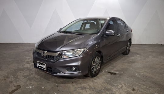 2018 • 45,783 km • Automático