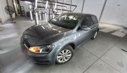 Volkswagen • Golf