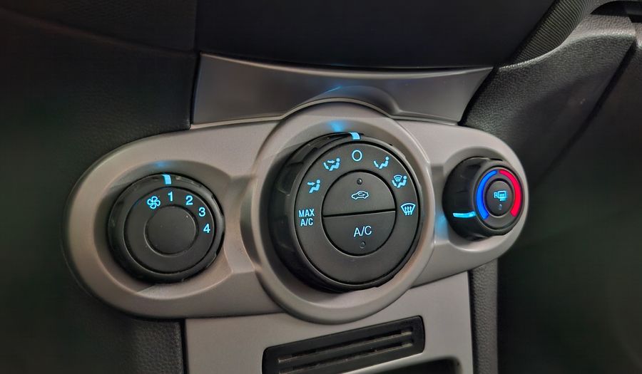 Ford Fiesta Kinetic Design 1.6 SE Hatchback 2016