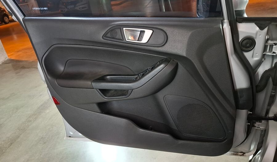 Ford Fiesta Kinetic Design 1.6 SE Hatchback 2016