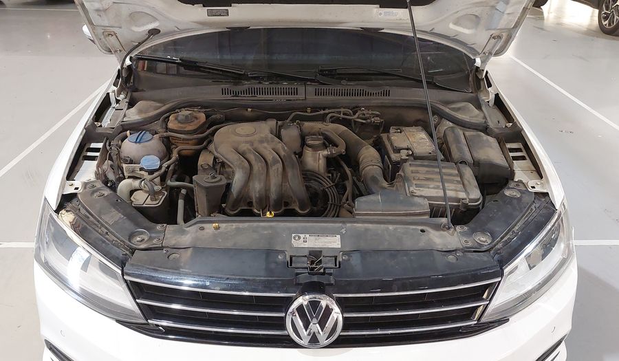 Volkswagen Jetta 2.0 TOTAL FLEX COMFORTLINE TIPTRONIC Sedan 2016