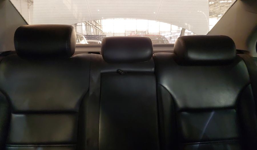 Volkswagen Jetta 2.0 TOTAL FLEX COMFORTLINE TIPTRONIC Sedan 2016