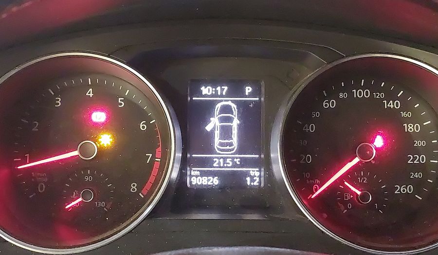 Volkswagen Jetta 2.0 TOTAL FLEX COMFORTLINE TIPTRONIC Sedan 2016