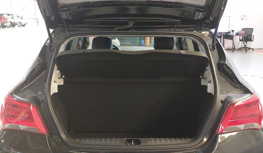 Chevrolet Onix MPFI LTZ Hatchback 2017