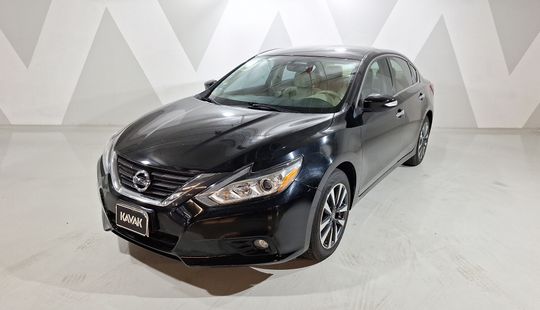 Nissan • Altima