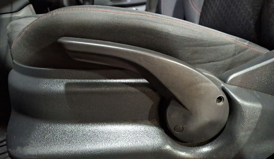 Volkswagen Crossfox 1.6 CROSSFOX BASE MT Hatchback 2013