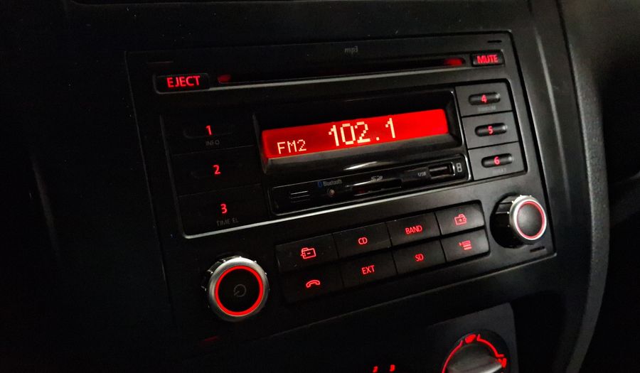 Volkswagen Crossfox 1.6 CROSSFOX BASE MT Hatchback 2013