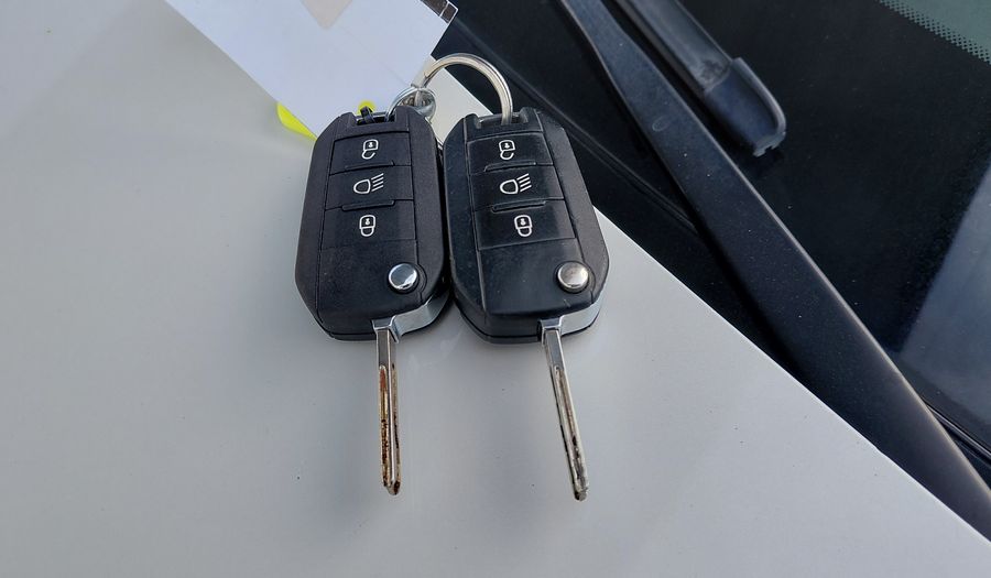 Peugeot 208 1.6 ALLURE Hatchback 2017