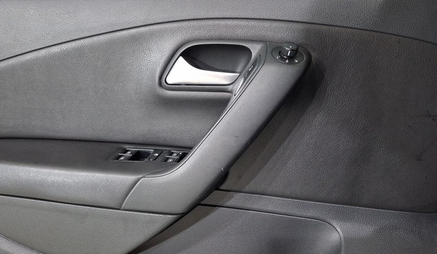 Volkswagen Polo 1.2 HIGHLINE DSG Hatchback 2013