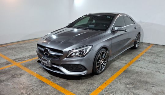 Mercedes Benz • Clase CLA