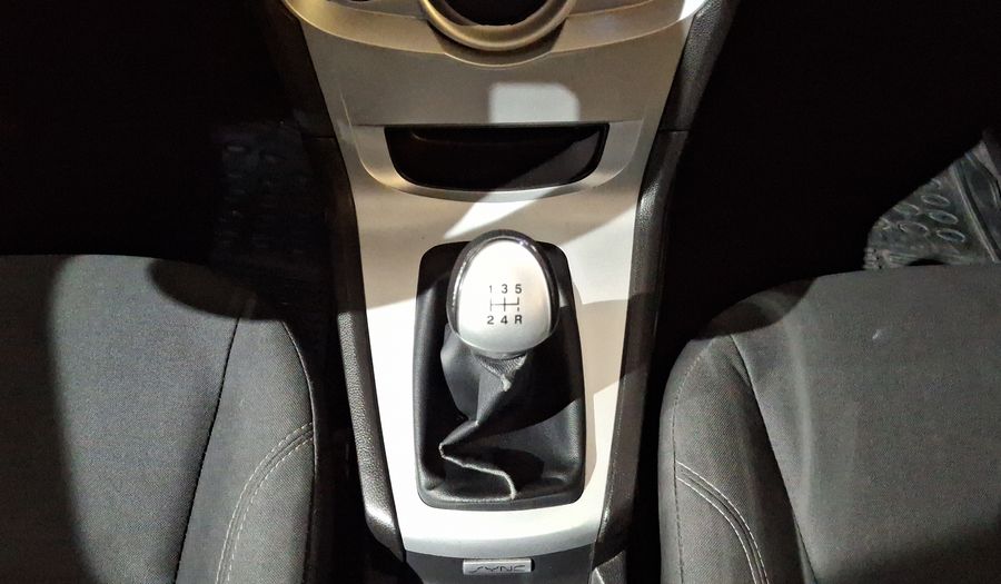Ford Fiesta 1.6 SE MT Sedan 2016