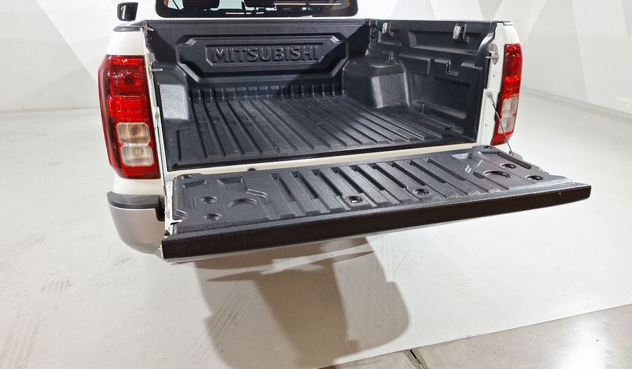 Mitsubishi L200 2.4 GLX GASOLINA Pickup 2025