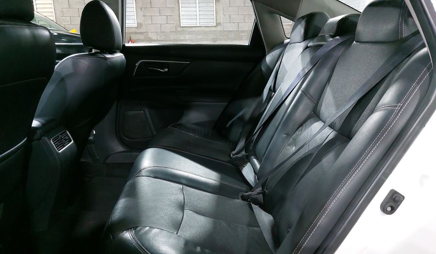 Nissan Altima 2.5 ADVANCE NAVI CVT Sedan 2017